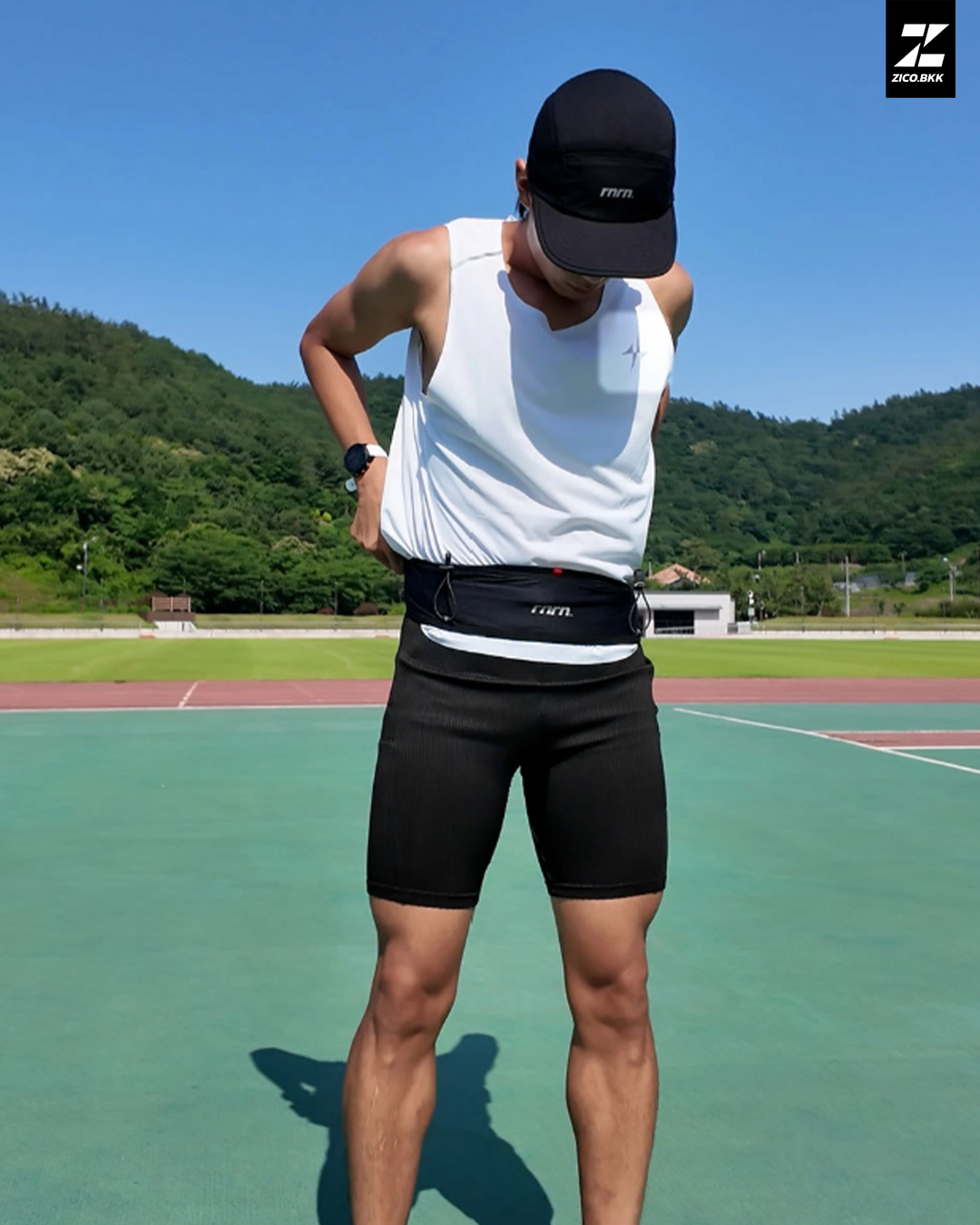 RNRN PODIUM BELT สี Black แสดงการสวมใส่