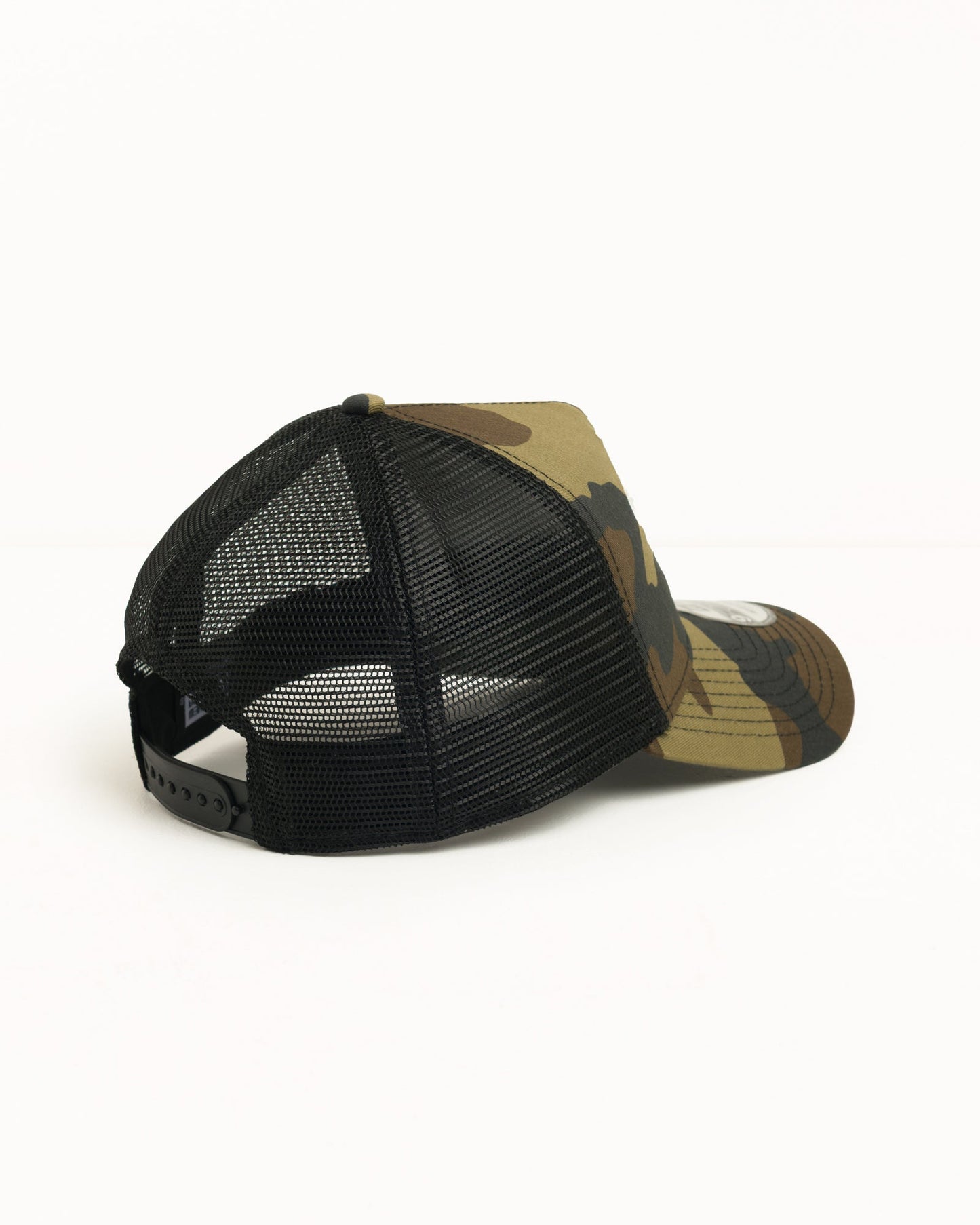 Stüssy New Era 9FORTY Sport Trucker Cap Camo detail