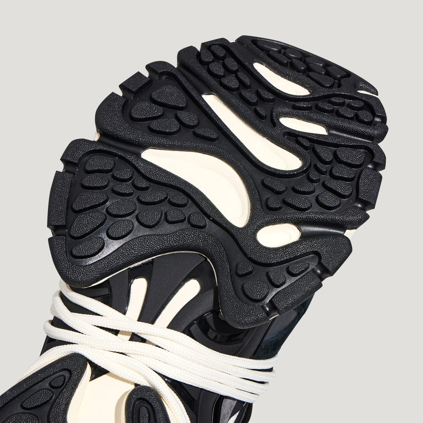 Adidas XLG Runner Deluxe 2.0 KZ7200 - heel detail | ZICO.BKK