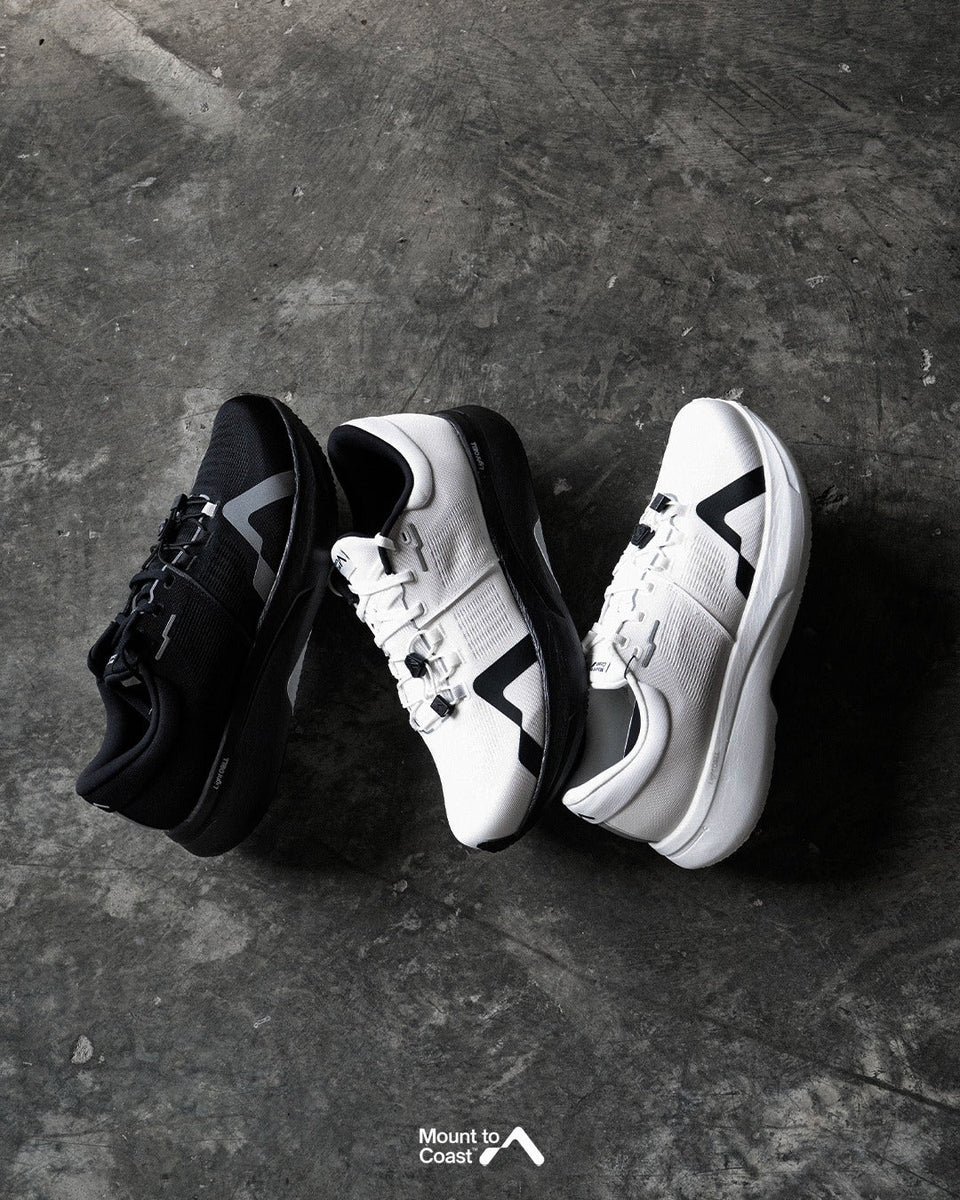 Mount to Coast R1 รองเท้าวิ่งถนนสามสี Black White และ White Black
