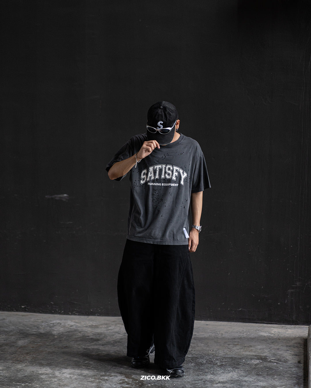 Satisfy MothTech T-Shirt Running Equipment Aged Black review by ZICO.BKK