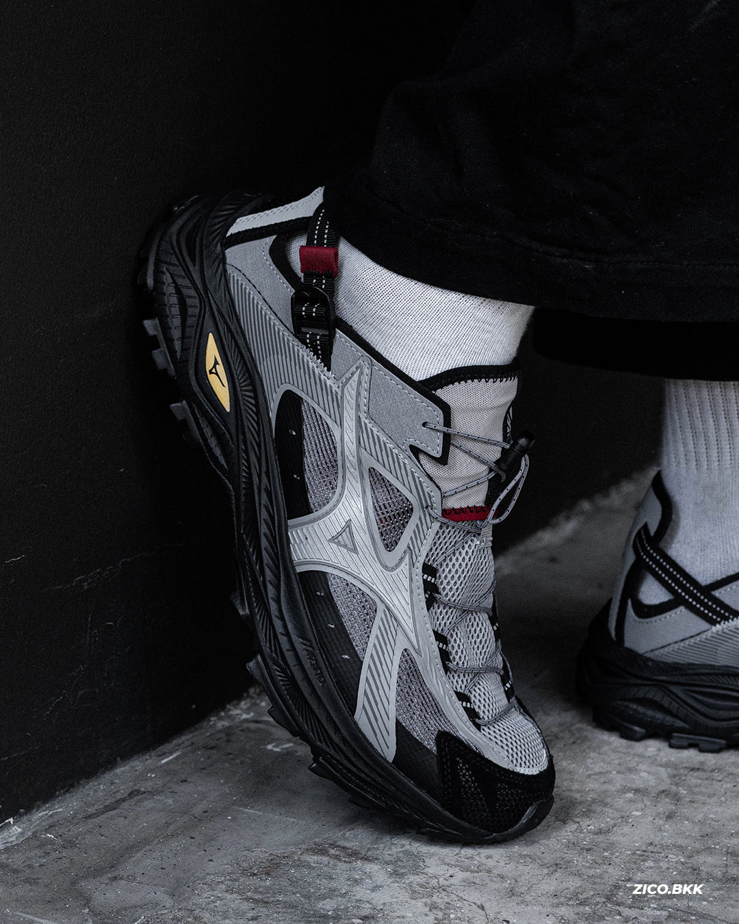 Mizuno Racer Trail SE V2 (Grey/Red)