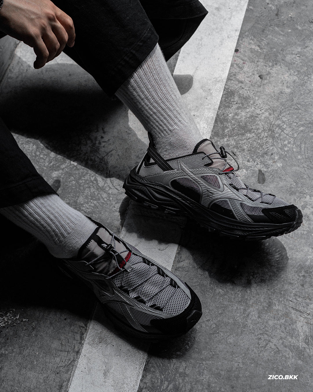 Mizuno Racer Trail SE V2 (Grey/Red)
