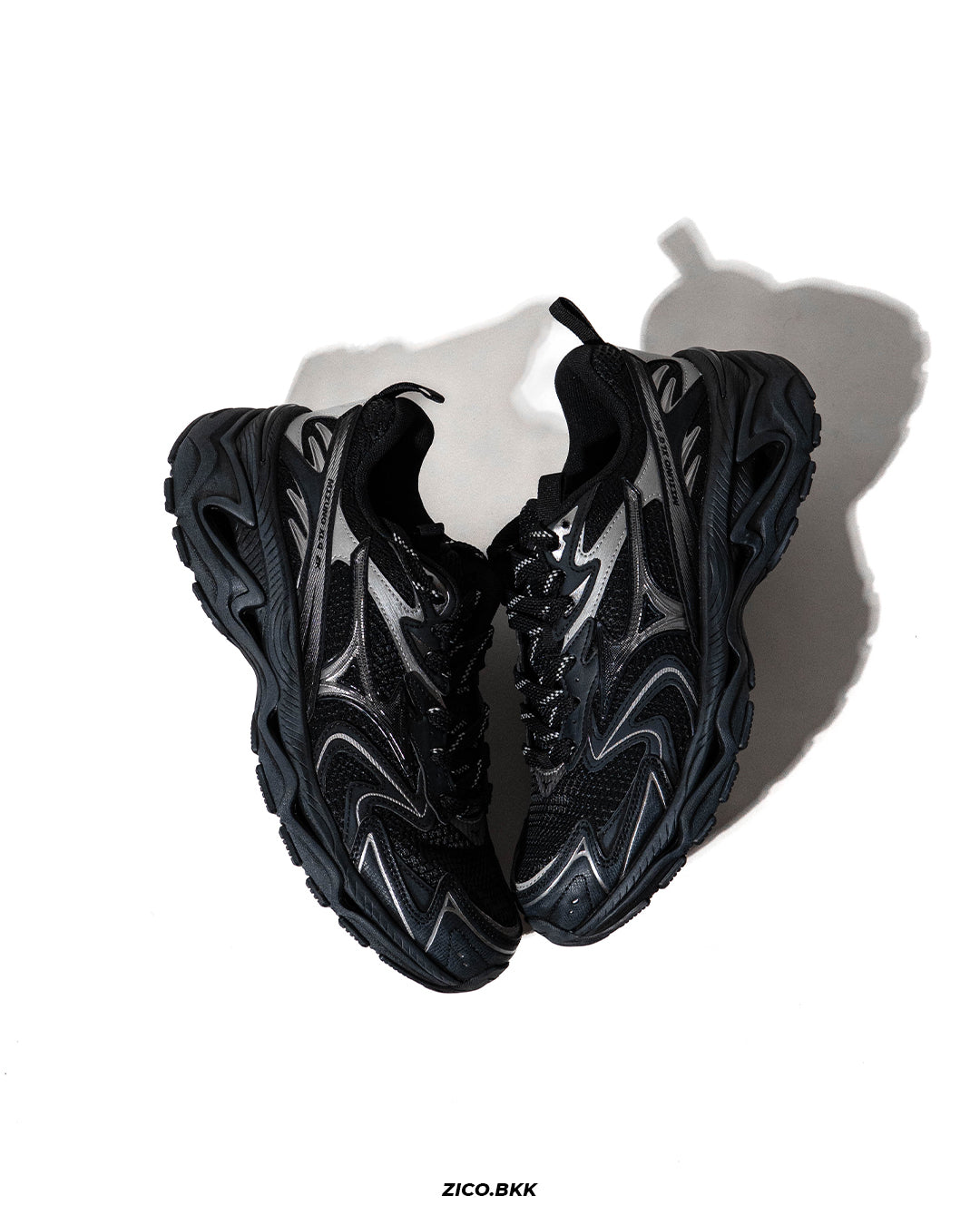 Mizuno XLG 2K - Black - Adidas Sneakers | ZICO.BKK