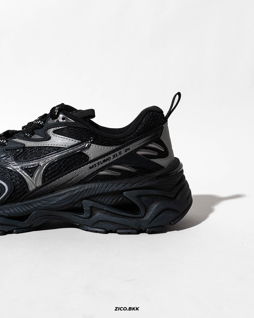 Mizuno XLG 2K - Black - Adidas Sneakers | ZICO.BKK