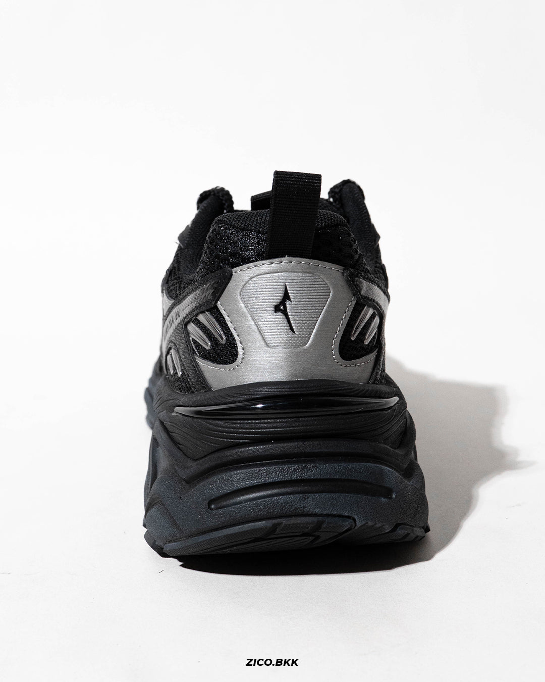Mizuno XLG 2K - Black - Adidas Sneakers | ZICO.BKK