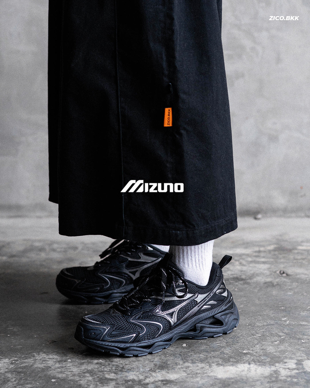 Mizuno XLG 2K - Black - Adidas Sneakers | ZICO.BKK