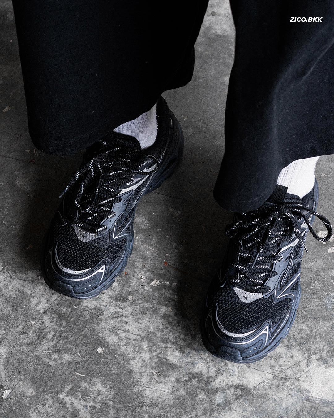 Mizuno XLG 2K - Black - Adidas Sneakers | ZICO.BKK