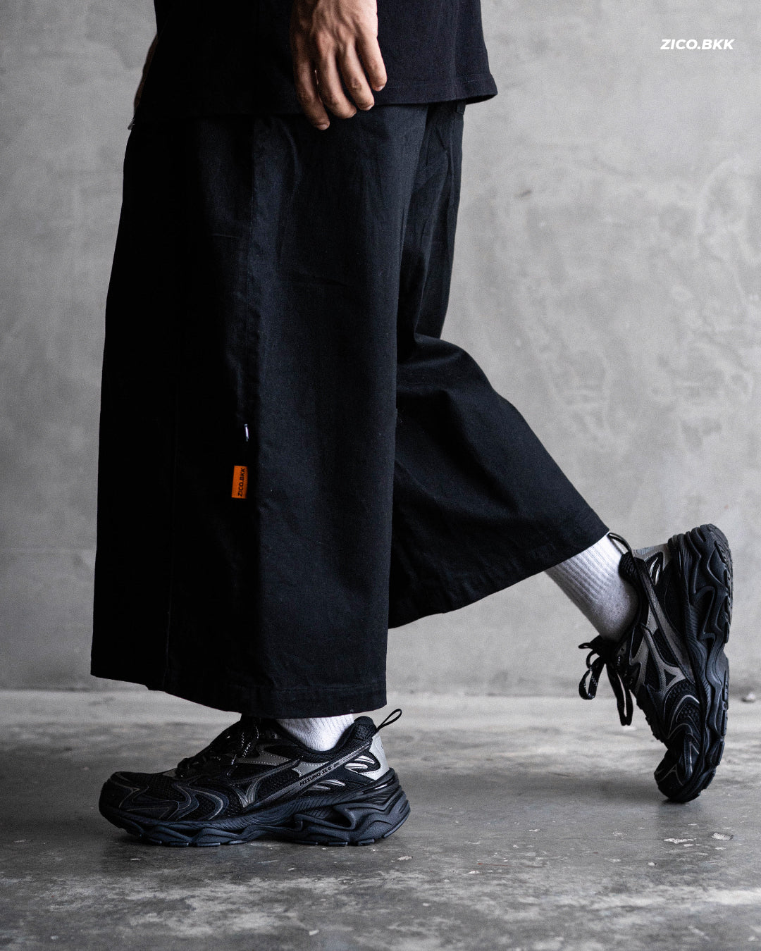 Mizuno XLG 2K - Black - Adidas Sneakers | ZICO.BKK