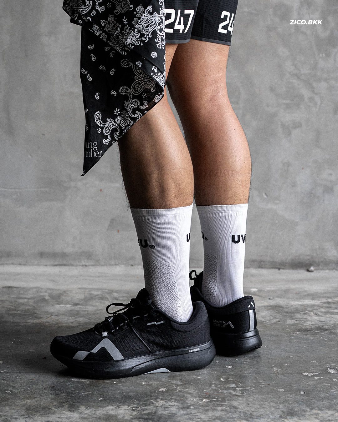 Mount to Coast R1 - Black - Mount to Coast Running Shoes | ZICO.BKK