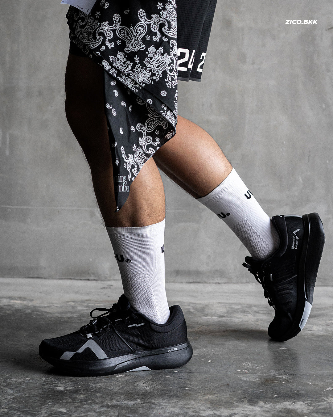 Mount to Coast R1 - Black - Mount to Coast Running Shoes | ZICO.BKK