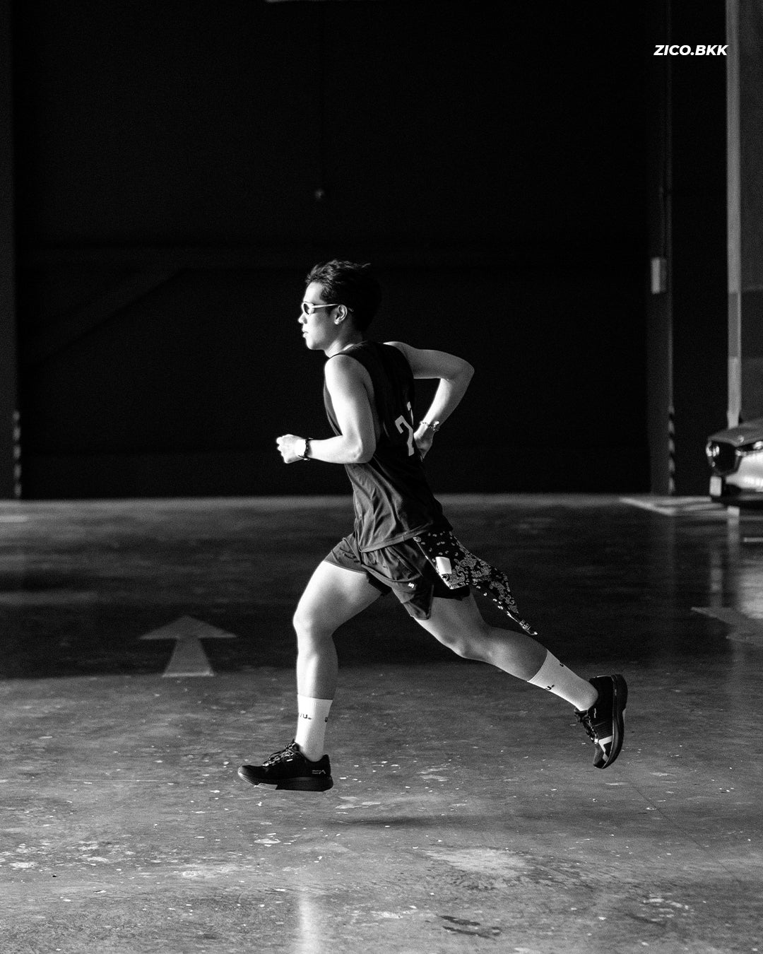 Mount to Coast R1 - Black - Mount to Coast Running Shoes | ZICO.BKK