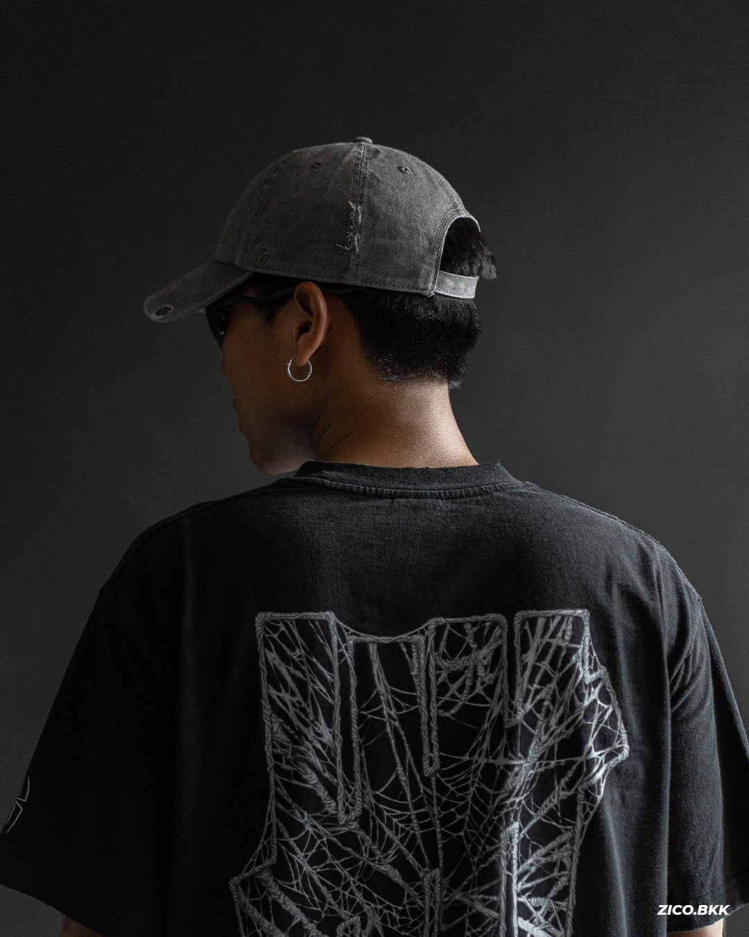 Oakley '47 Reserve Distressed Cap - Granite Gray on-body back | ZICO.BKK