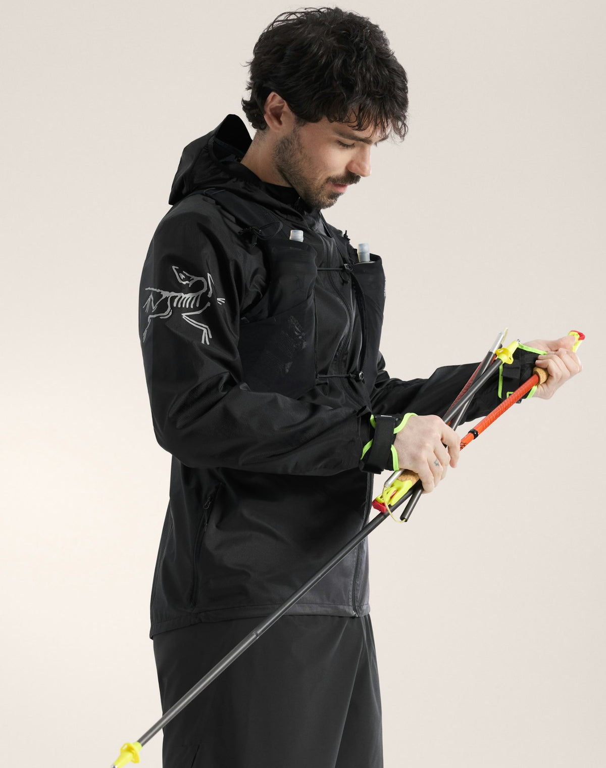 Arc'teryx Norvan Windshell Hoody Men's Black Graphite Hover