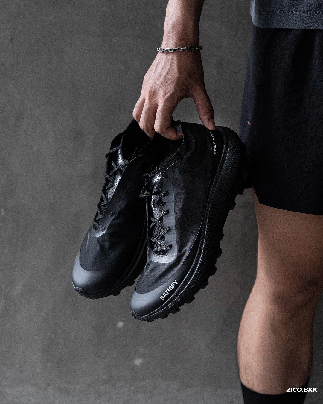 Satisfy TheROCKER™ - Jet Black
