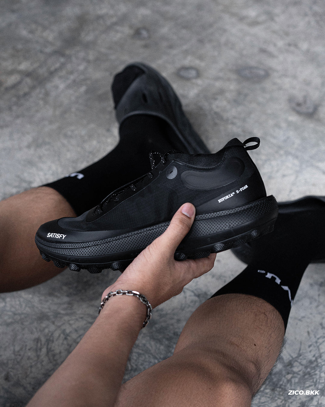 Satisfy TheROCKER™ - Jet Black