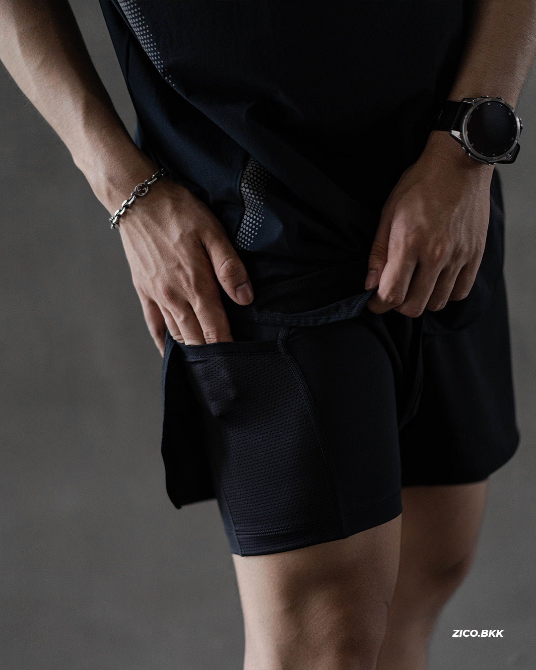 Umbro Slow Kick Lightweight Leggings 2-in-1 (2IN1) Knee-length Shorts