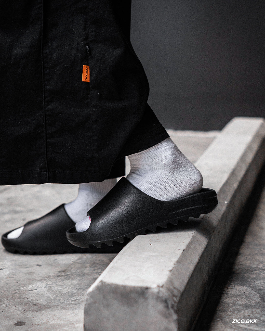 YEEZY Slide YS-01 Black - YEEZY Slides | ZICO.BKK