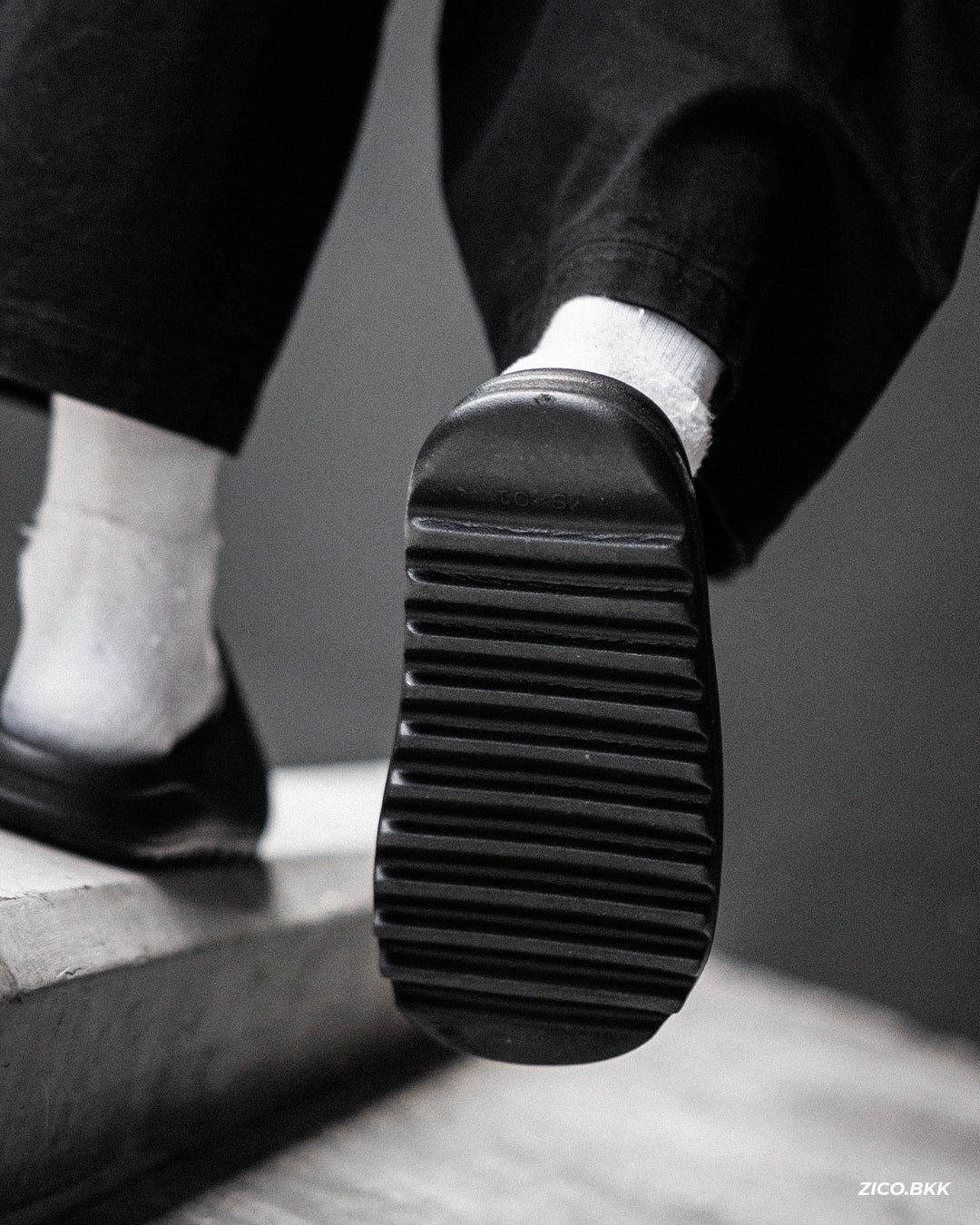 YEEZY Slide YS-01 Black - YEEZY Slides | ZICO.BKK