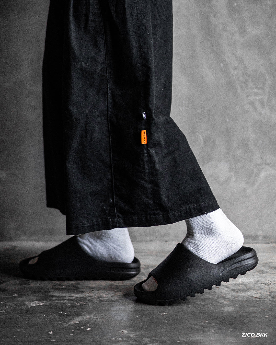 YEEZY Slide YS-01 Black - YEEZY Slides | ZICO.BKK
