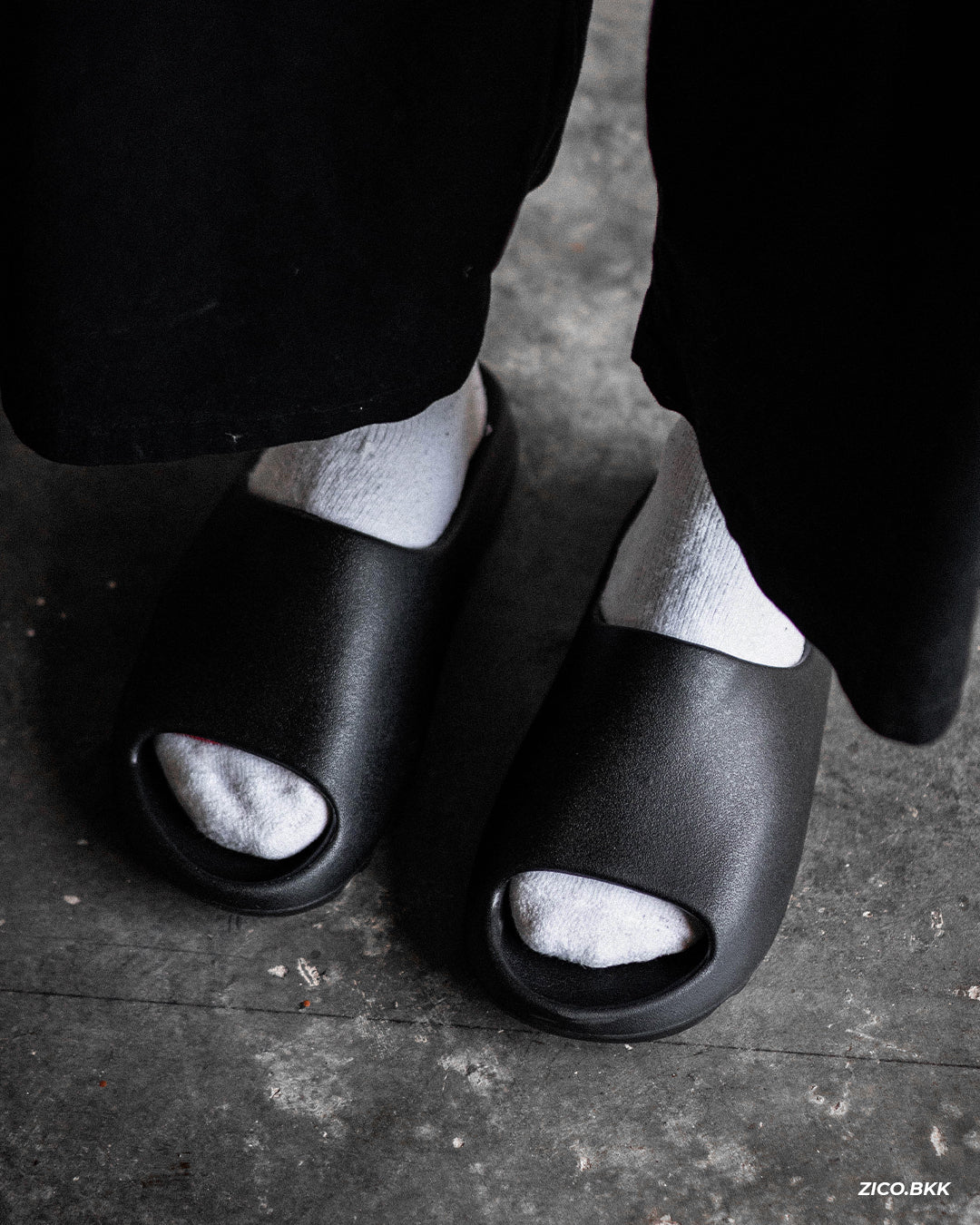 YEEZY Slide YS-01 Black - YEEZY Slides | ZICO.BKK