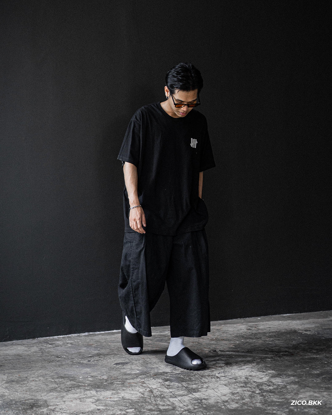 YEEZY Slide YS-01 Black - YEEZY Slides | ZICO.BKK