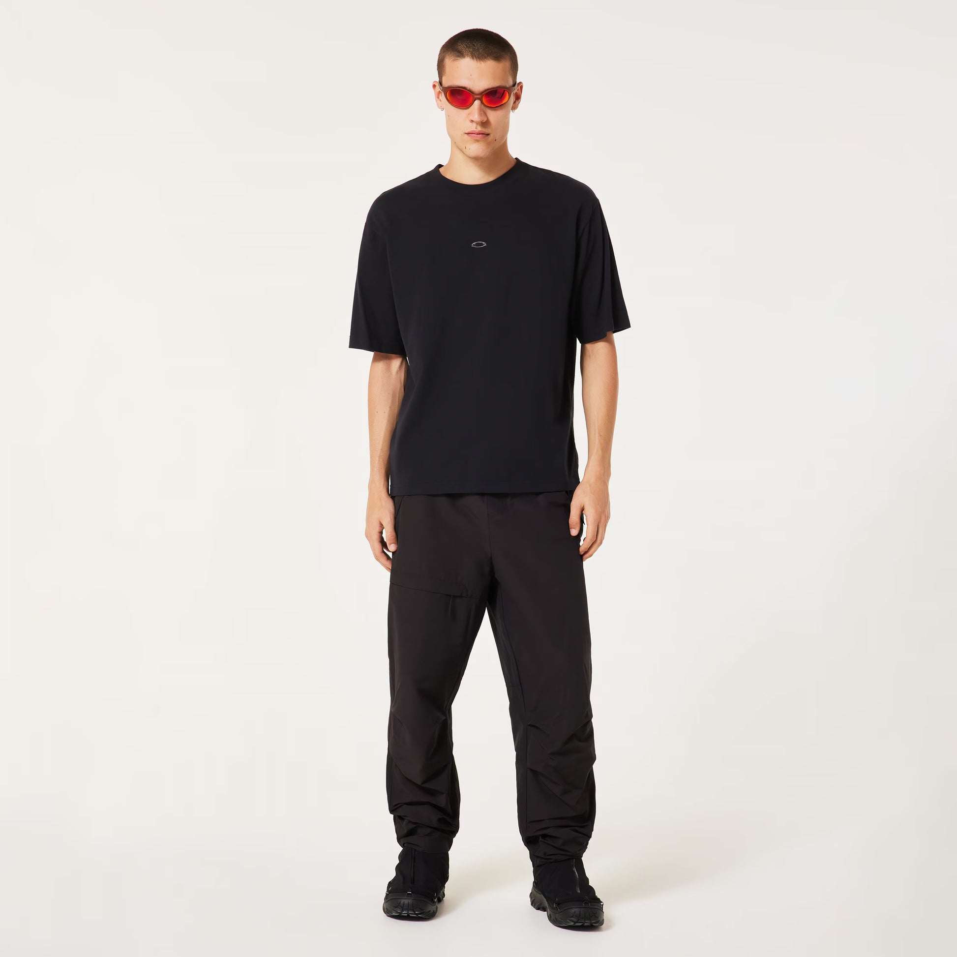 Oakley Metal Rise Tee - Blackout side view