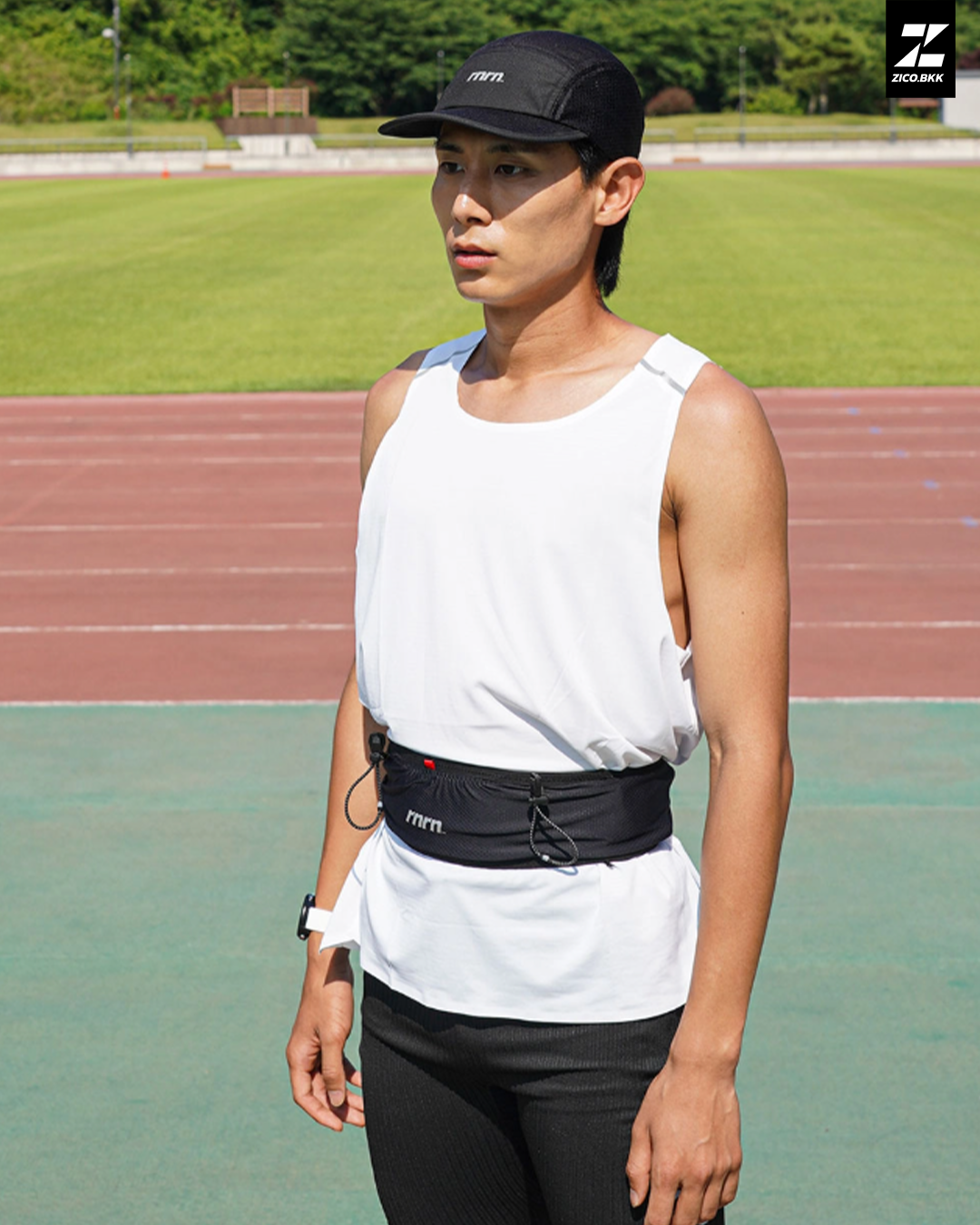 RNRN PODIUM BELT สี Black ขณะสวมใส่