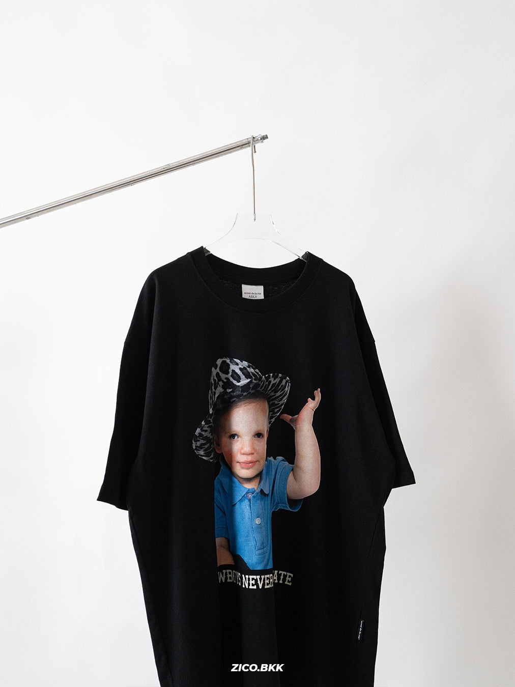 [acmé de la vie] ADLV Cowboy Lettering Baby Face Short Sleeve T-Shirt — ภาพสินค้า 1