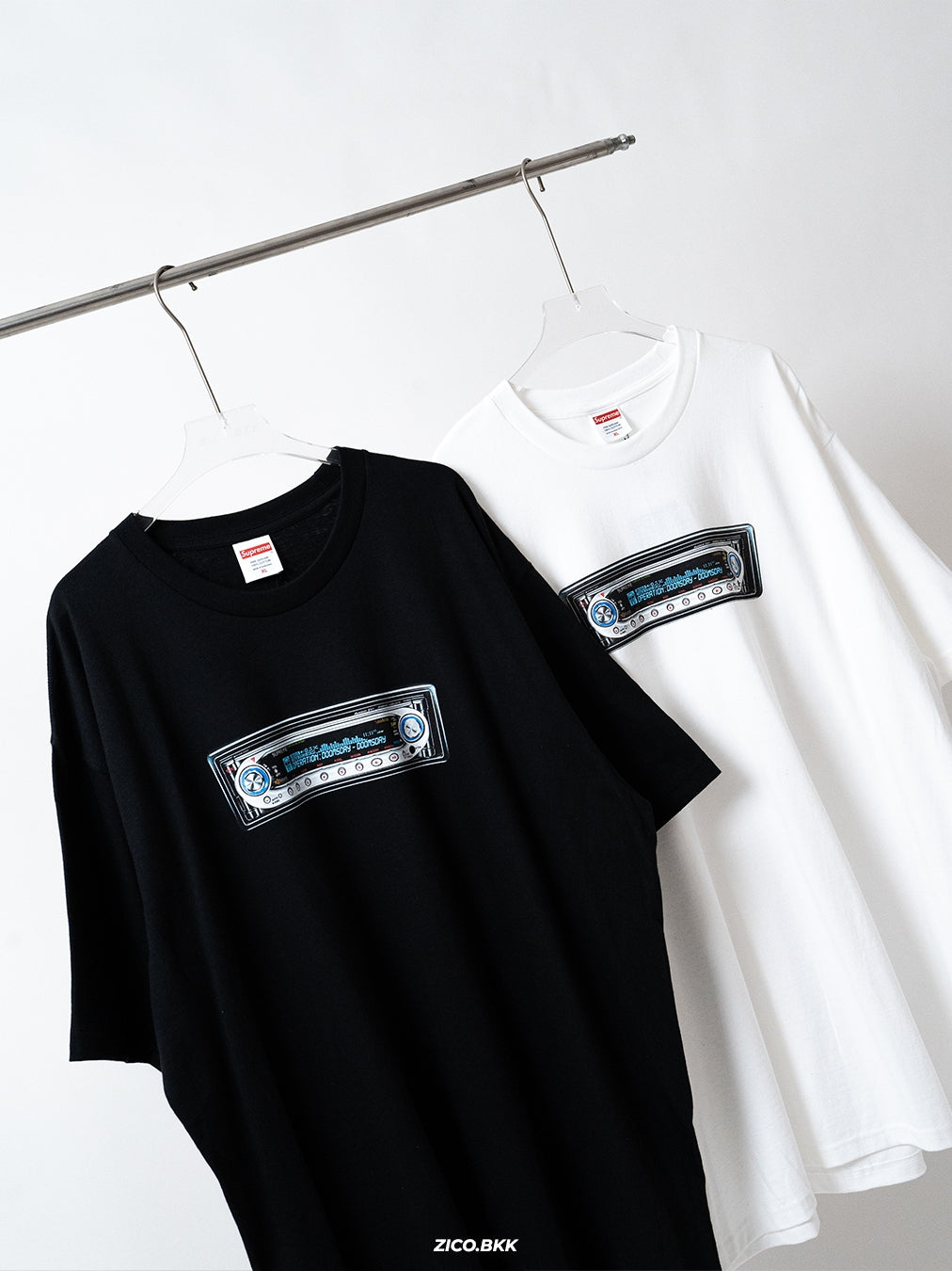 Supreme Receiver Tee (SS25) (SUPOPERATIONDOOMTEE) — ภาพสินค้า 3