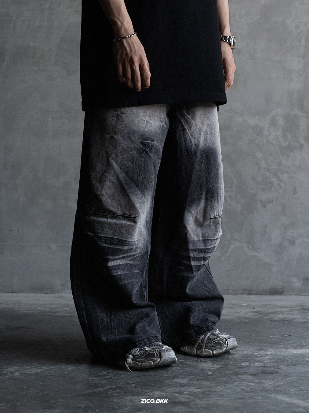 ZICO.BKK Phantom Fade Super Baggy Jeans – Shopee image 4