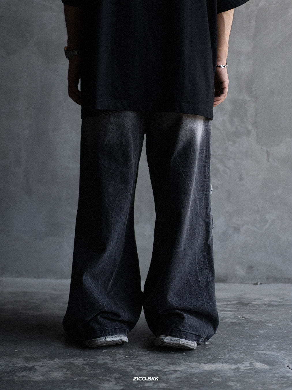 ZICO.BKK Phantom Fade Super Baggy Jeans – Shopee image 5