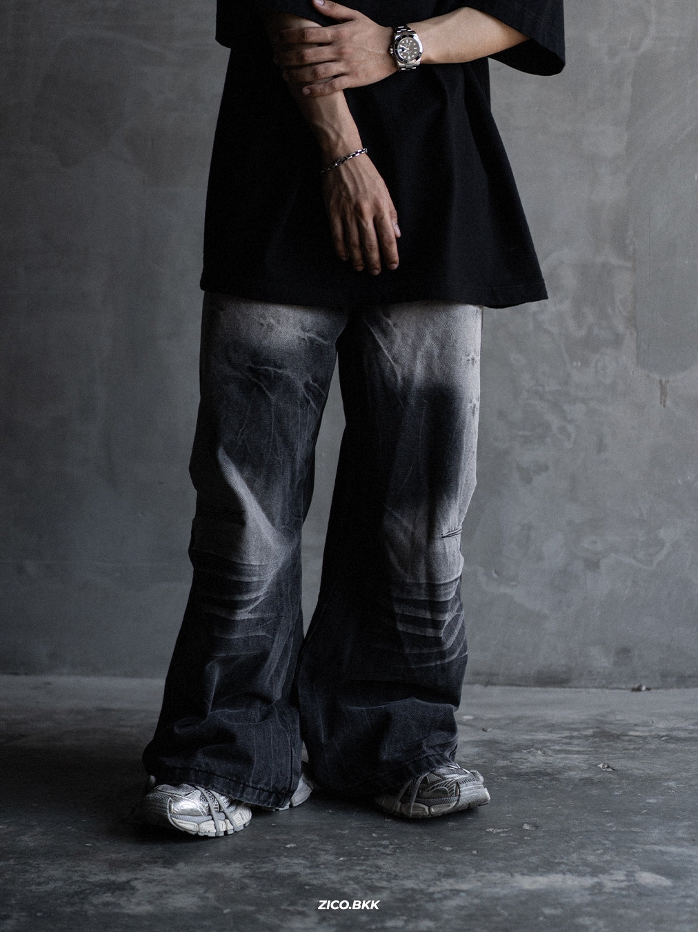 ZICO.BKK Phantom Fade Super Baggy Jeans – Shopee image 6