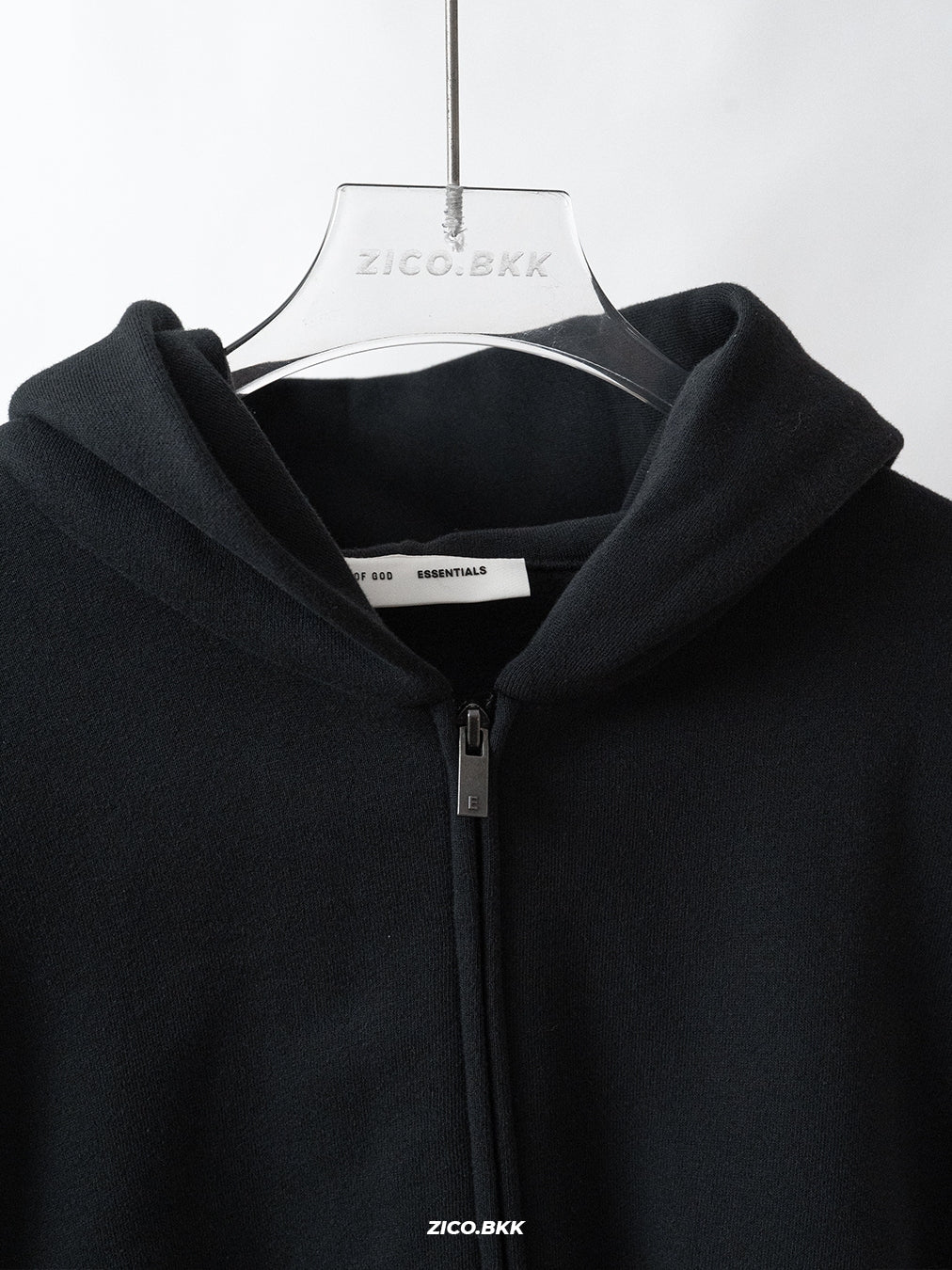 Fear of God Essentials Classic Fleece Zip-Up Hoodie - Jet Black — รูปสินค้าจากร้าน Shopee 6