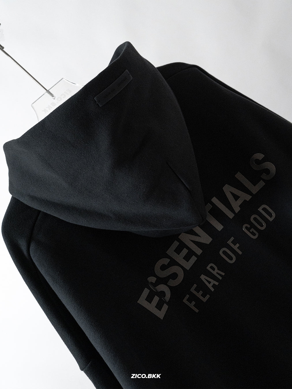 Fear of God Essentials Classic Fleece Zip-Up Hoodie - Jet Black — รูปสินค้าจากร้าน Shopee 3