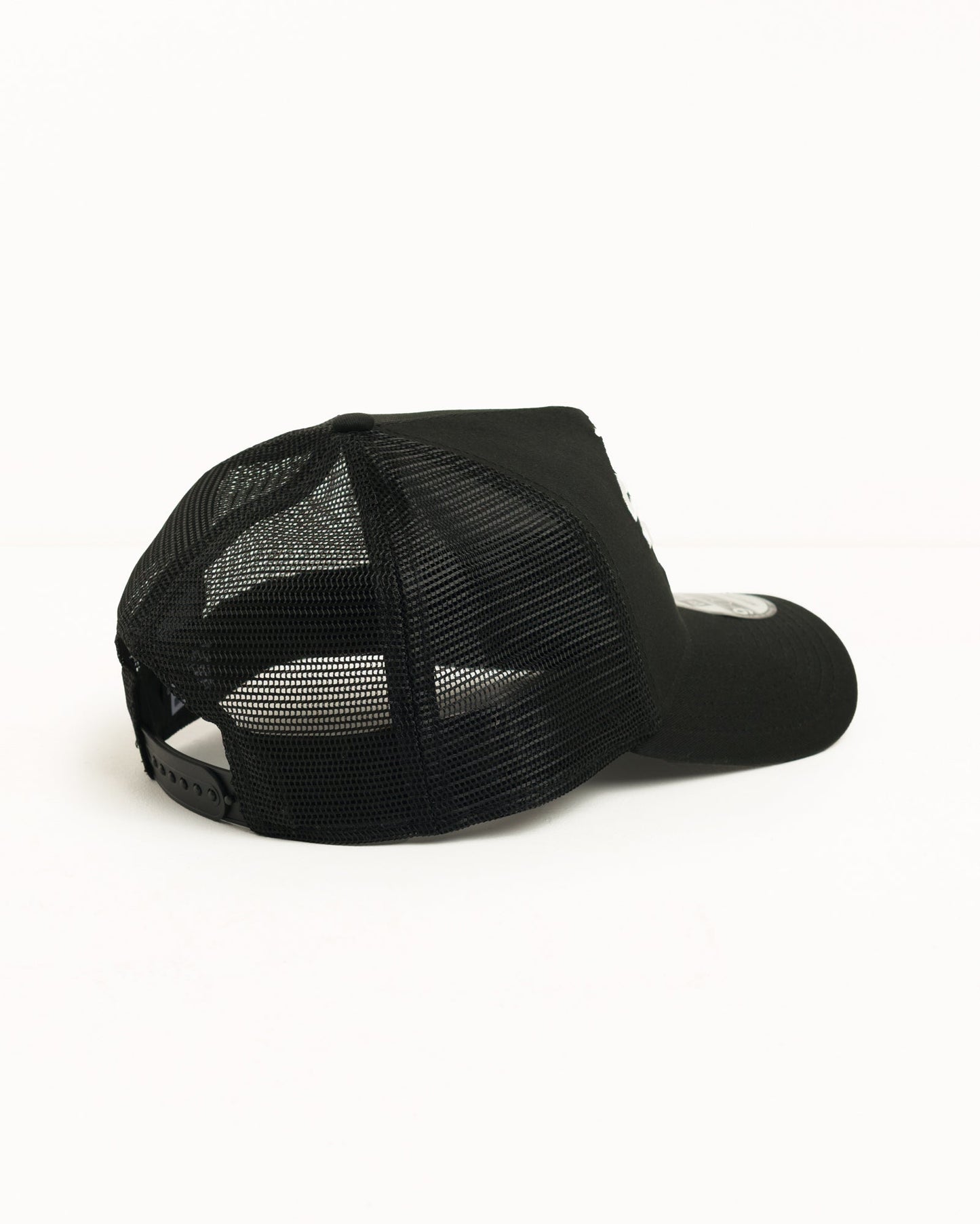 Stüssy New Era 9FORTY Sport Trucker Cap Black detail