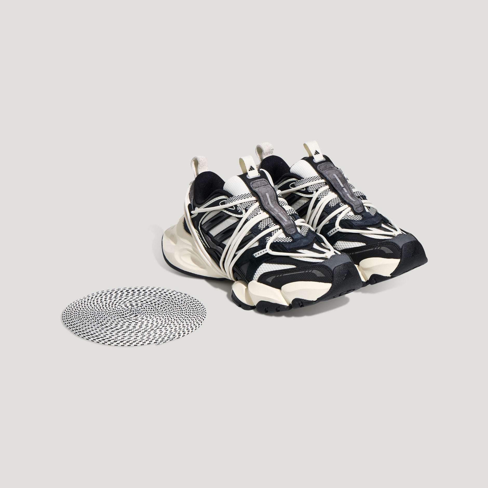 Adidas XLG Runner Deluxe 2.0 KZ7200 - upper detail | ZICO.BKK