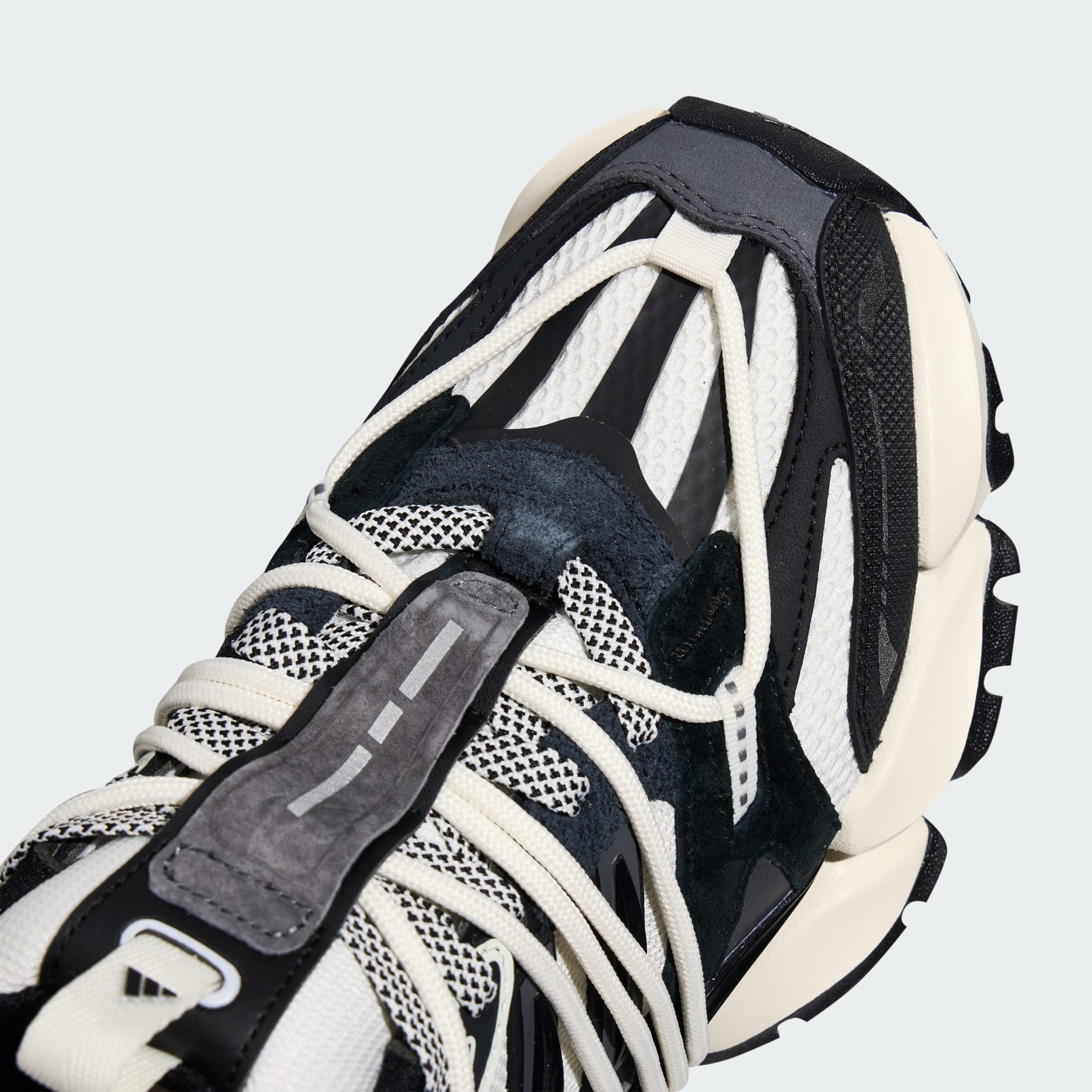 Adidas XLG Runner Deluxe 2.0 KZ7200 - sole detail | ZICO.BKK